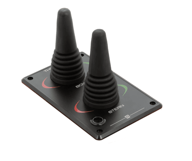 Panel de control con dos joysticks para hélices de maniobra hidráulicas de proa y popa